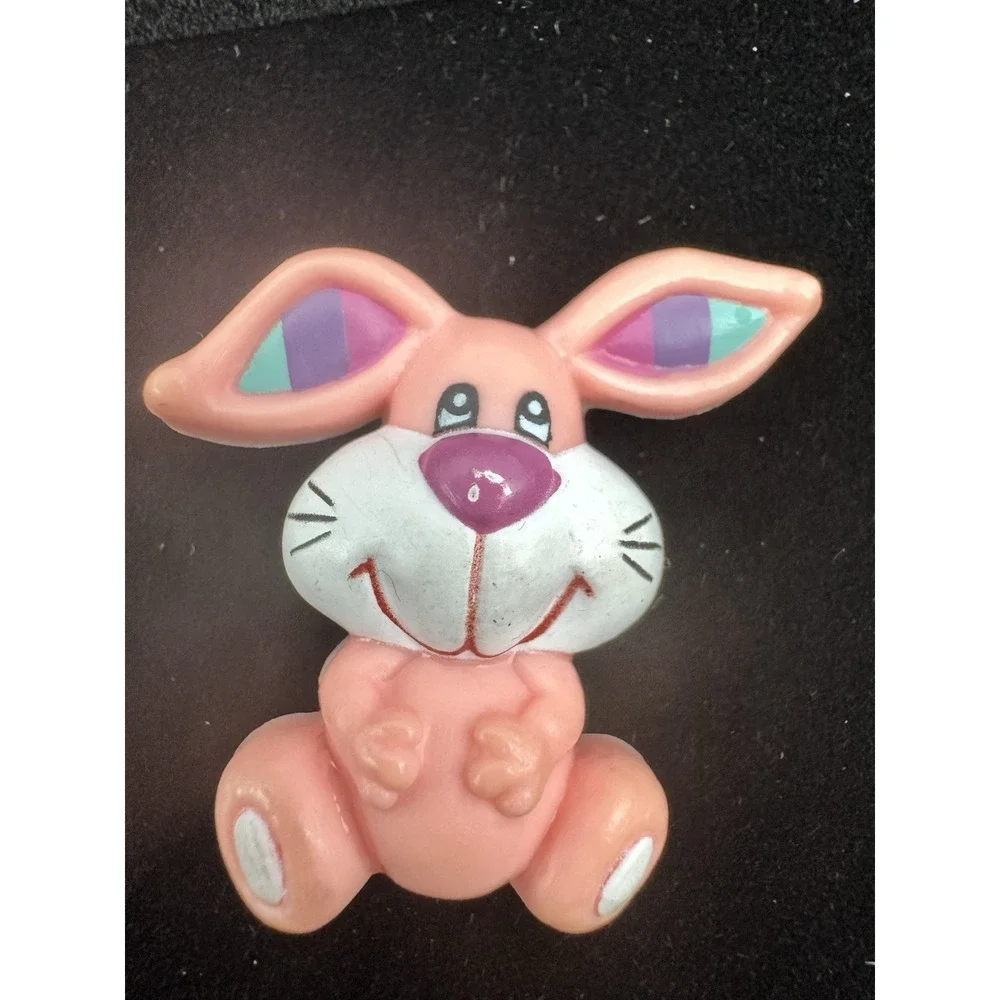 Vintage RUSS Bunny Rabbit Brooch Pink Resin Easter Novelty Lapel Pin - Picture 9 of 9